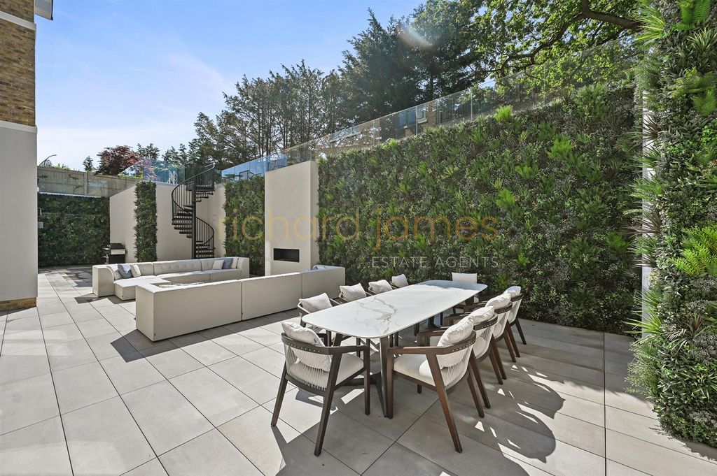 Additional image 23 of 3 bed flat to rentElizabeth Grove, Bushey Heath WD23