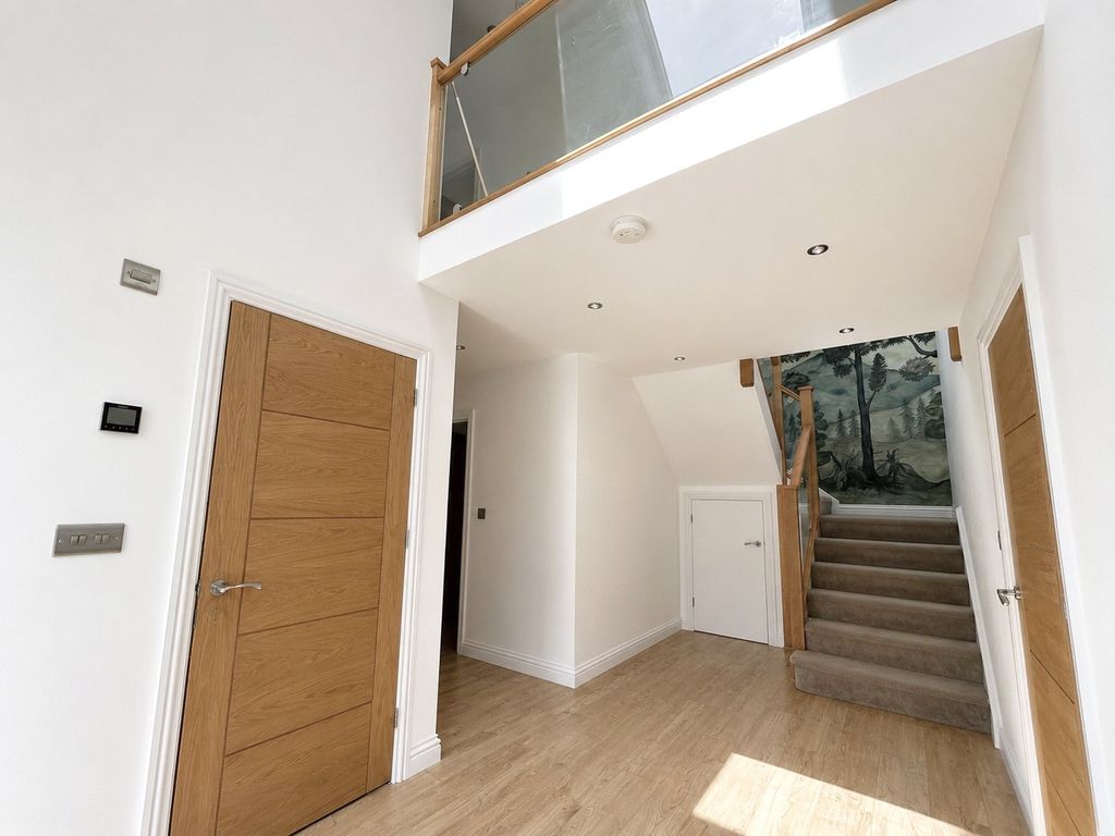 Property photo 3 of 23 Picture No. 18
