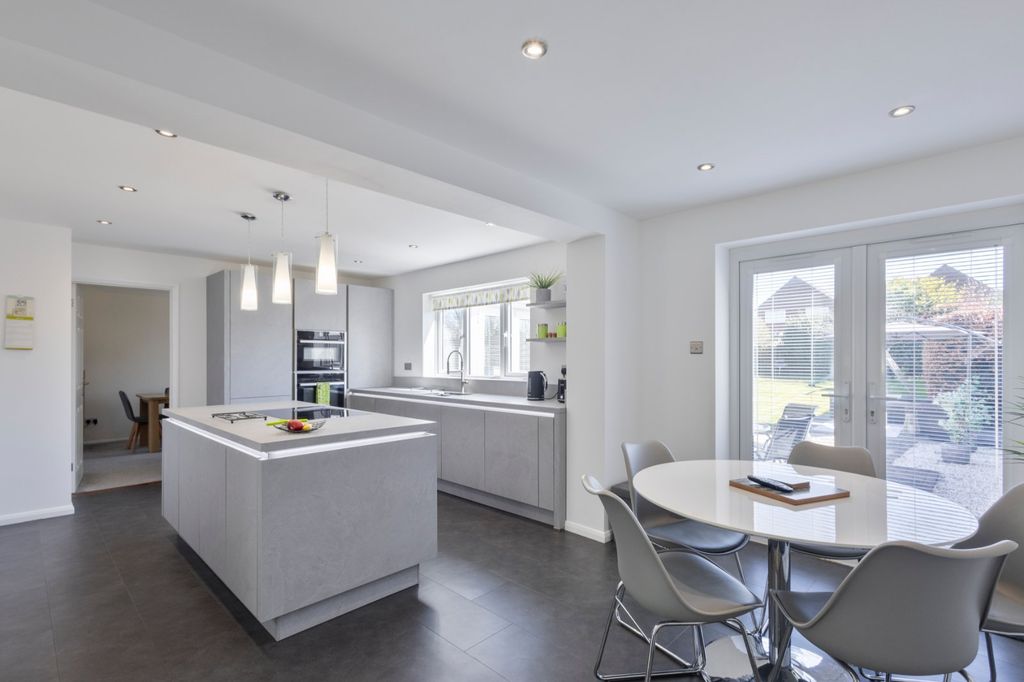 Property photo 3 of 27 Kitchen/Diner