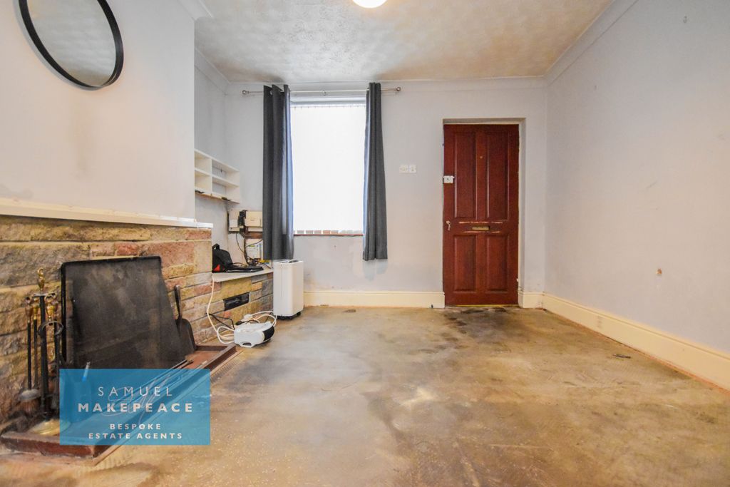 Property photo 3 of 12 Gallery