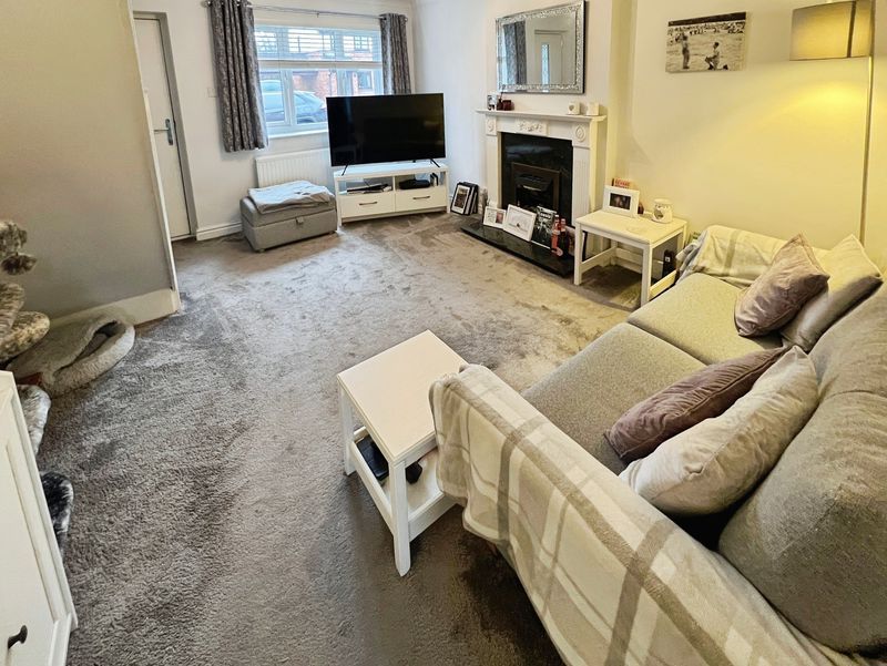 Property photo 2 of 11 Lounge