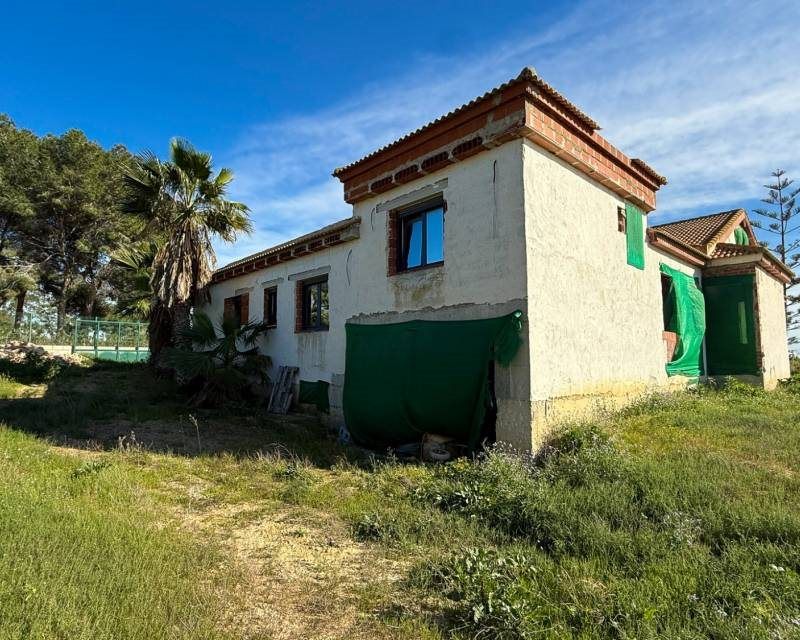 Property photo 2 of 27