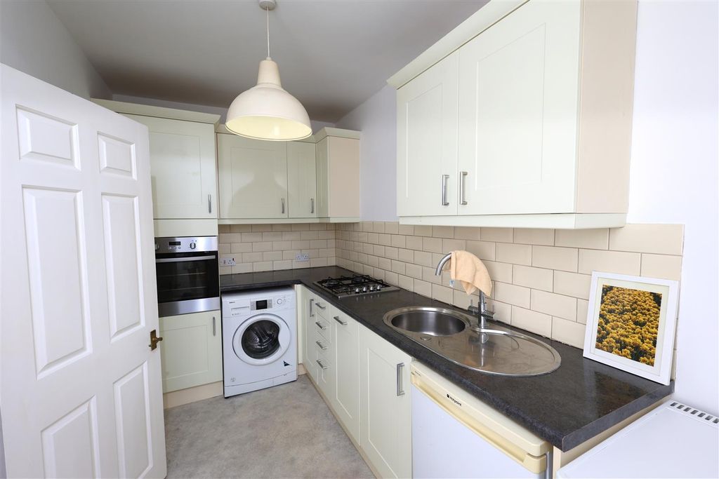 Property photo 2 of 9 Kitchen