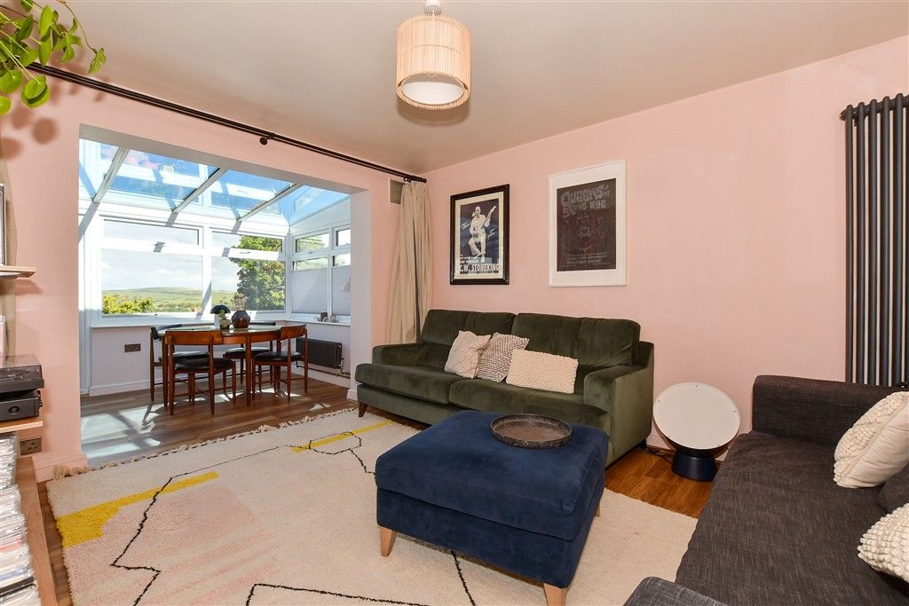 Property photo 2 of 17 Lounge