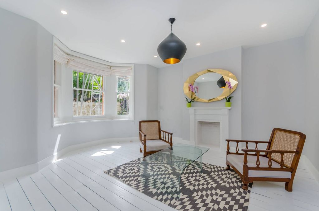 Property photo 2 of 9