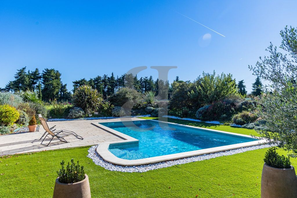 Property photo 3 of 28