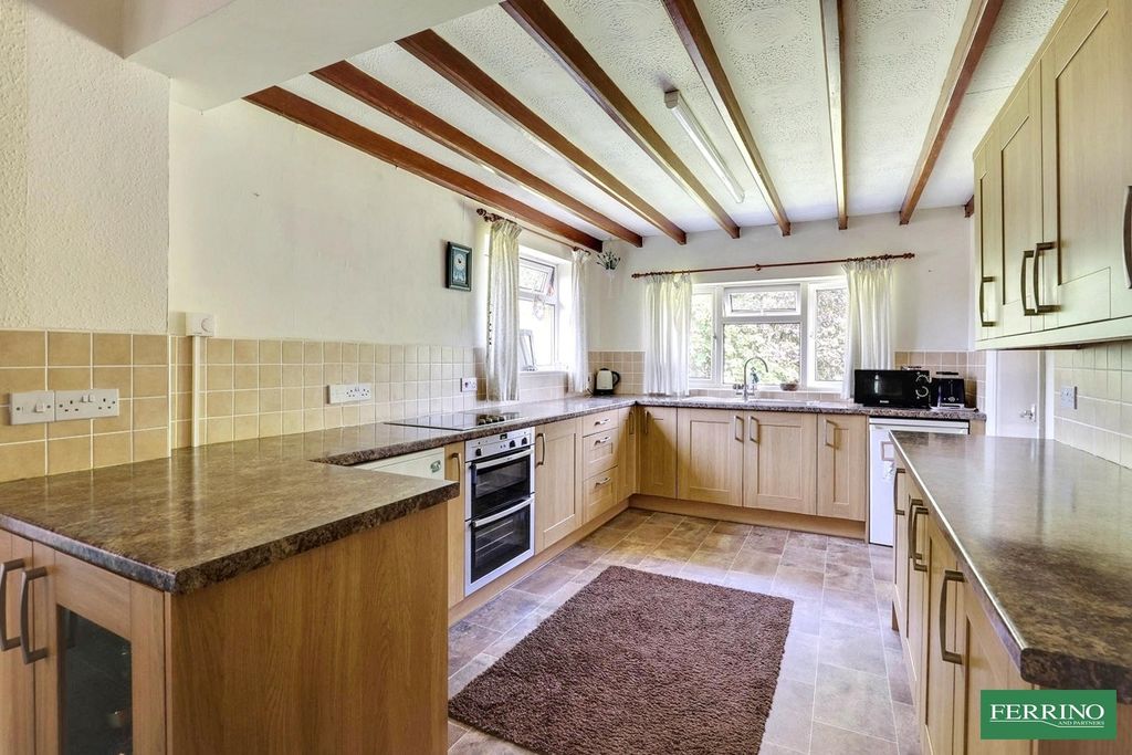 Property photo 3 of 23 Kitchen