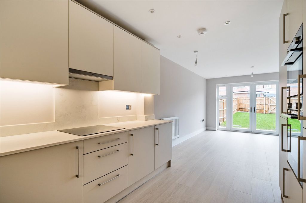 Property photo 3 of 12 Kitchen/Dining