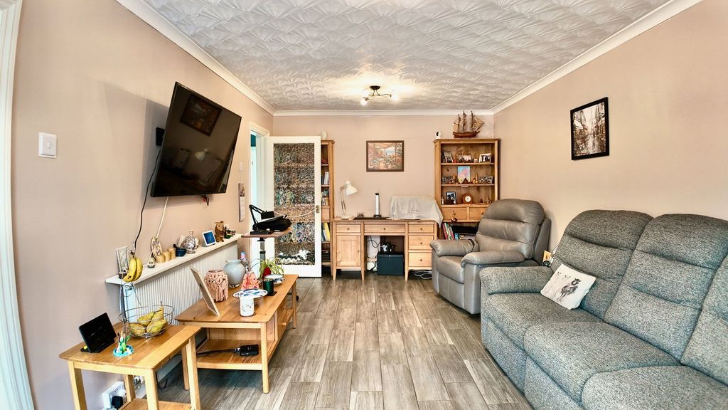 Property photo 3 of 27