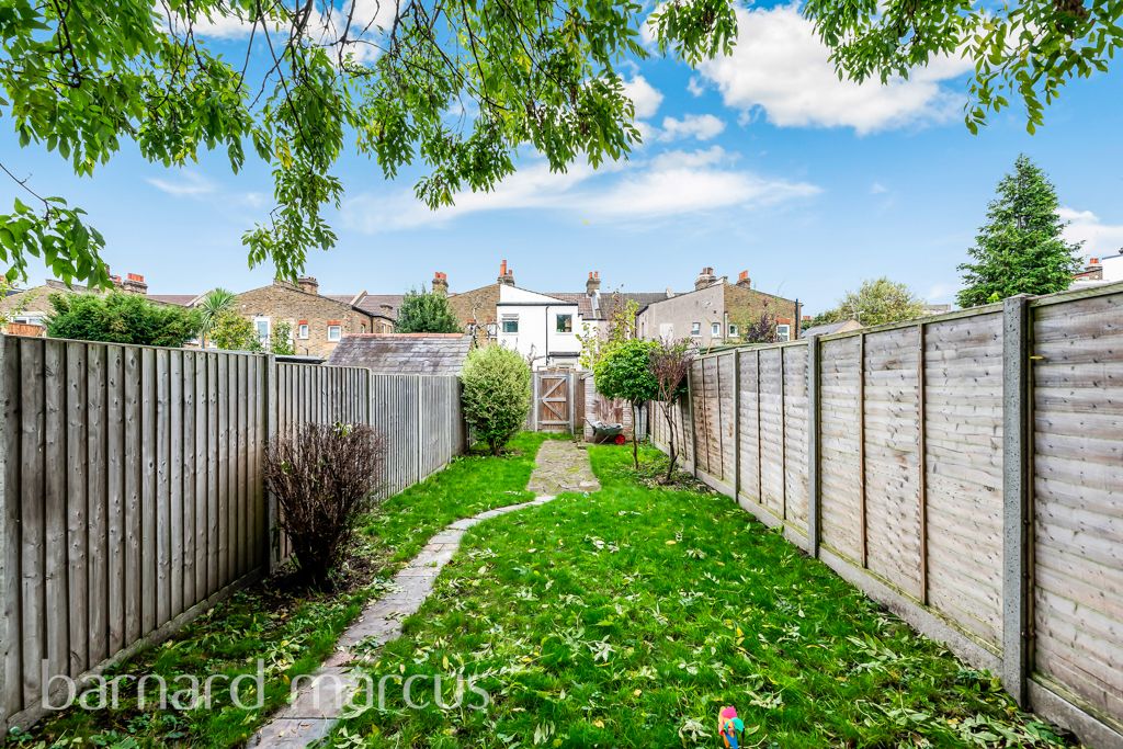 Property photo 2 of 8 Garden