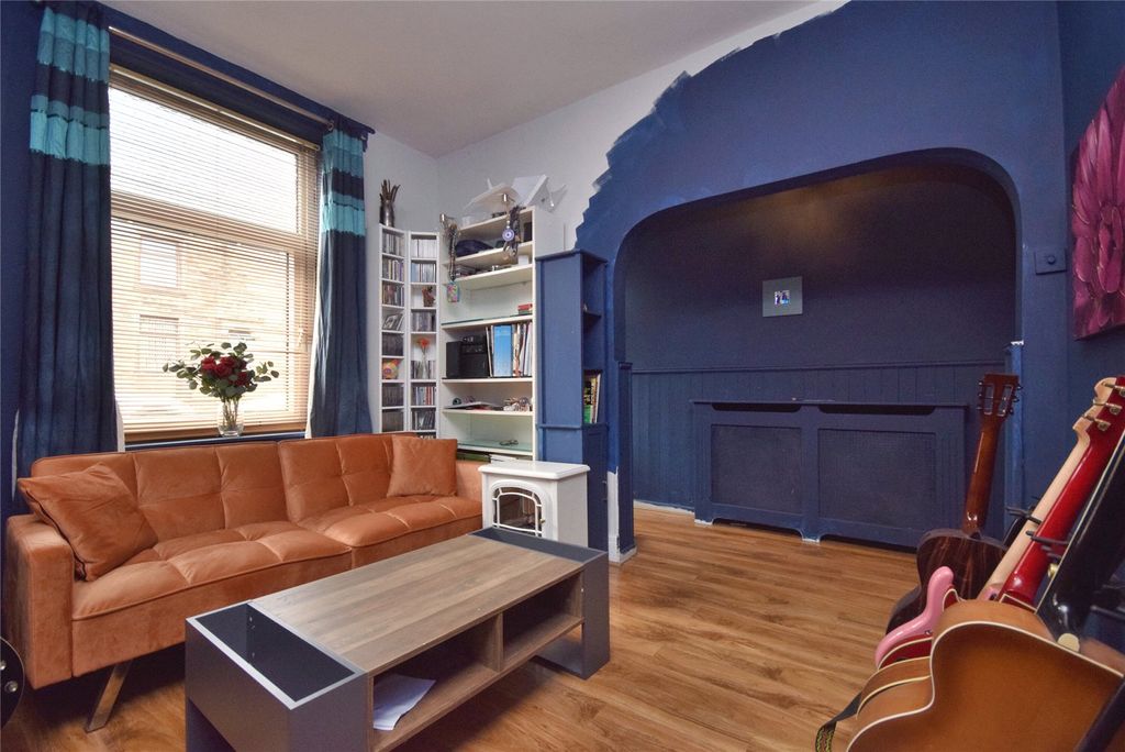 Property photo 3 of 13 Sitting Room