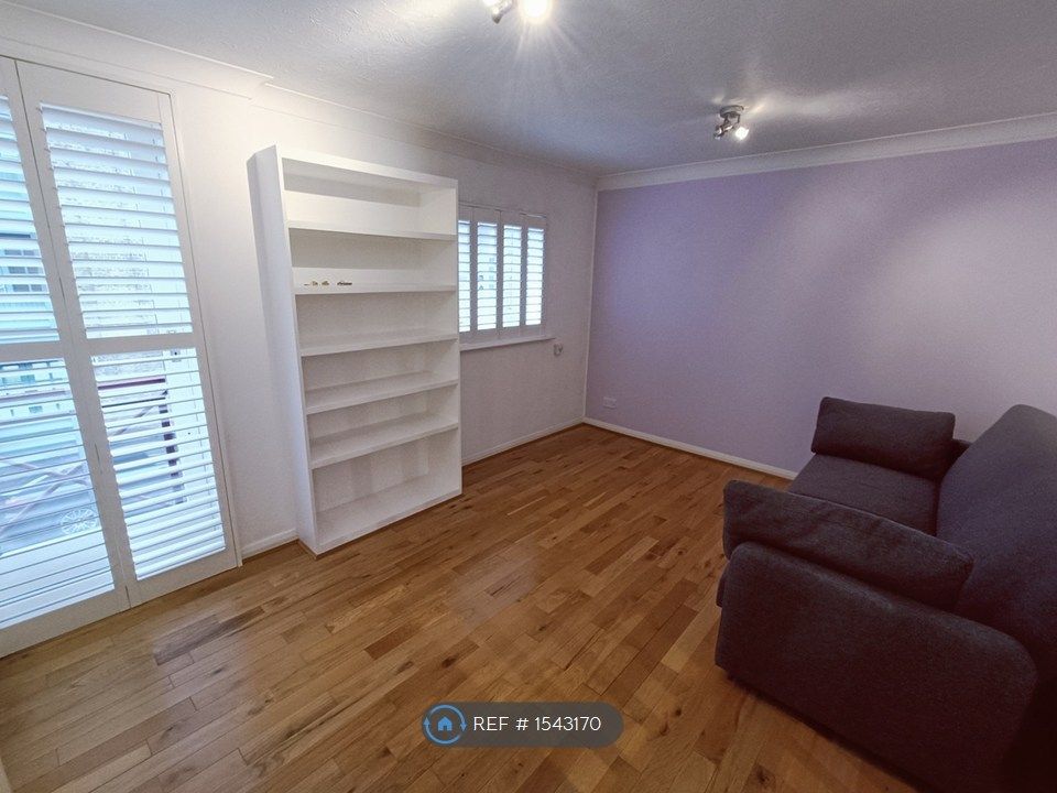 Property photo 3 of 11 Living Room