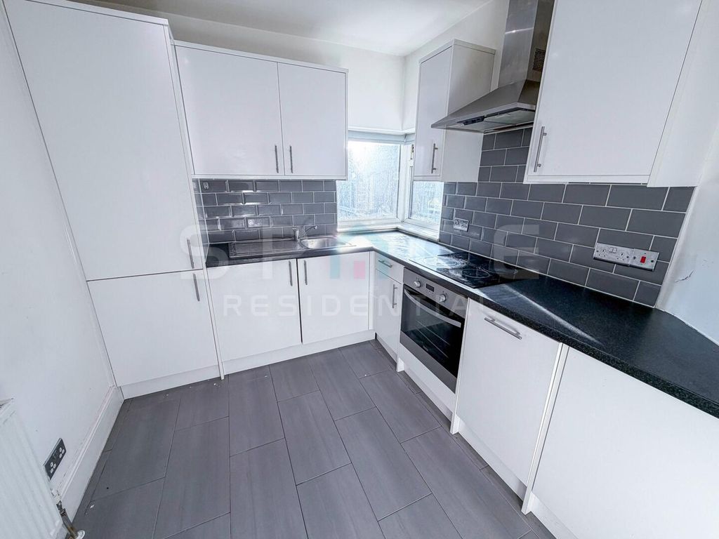 Property photo 3 of 14 Kitchen