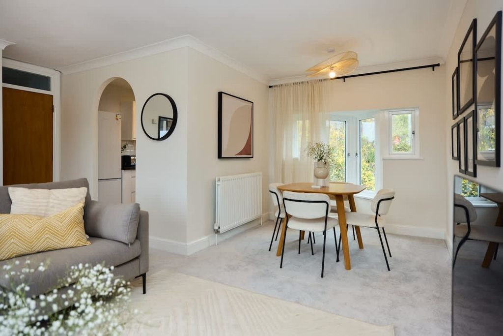 Property photo 2 of 8 c1303507-E0Ec-46-...