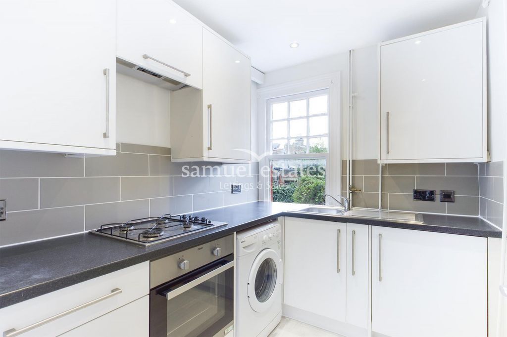 Property photo 3 of 7 Kitchen