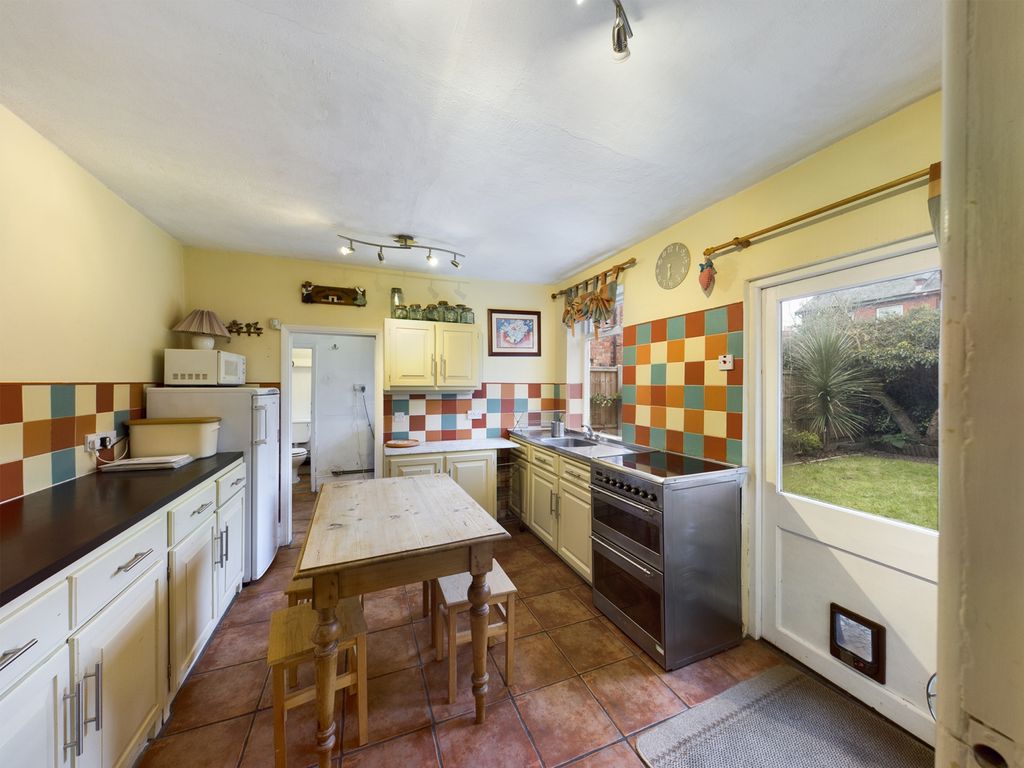 Property photo 3 of 9 Kitchen