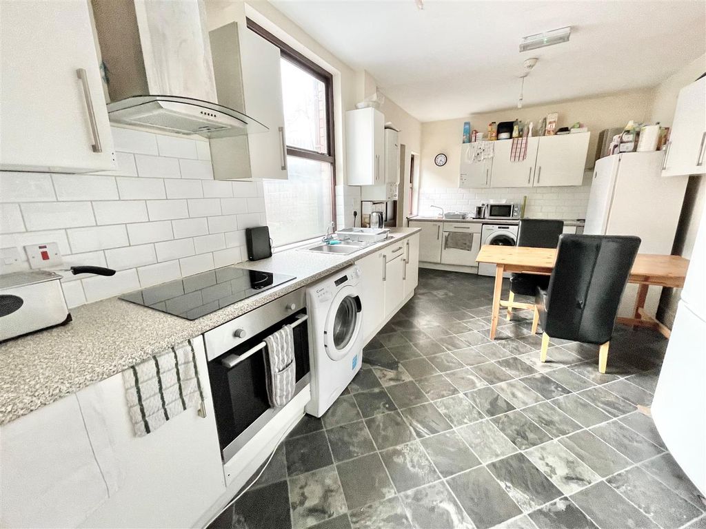 Property photo 2 of 7 Kitchen A.Jpg