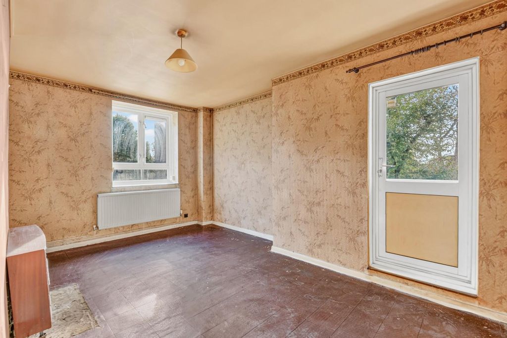 Property photo 3 of 16 0-5.Jpg