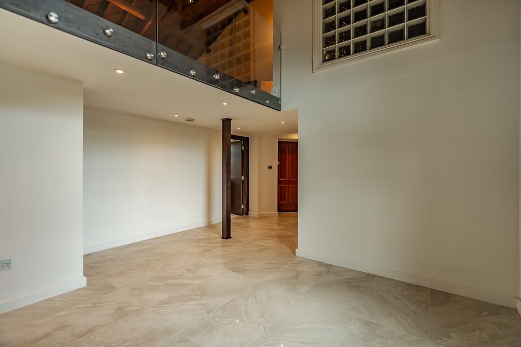 Property photo 2 of 30