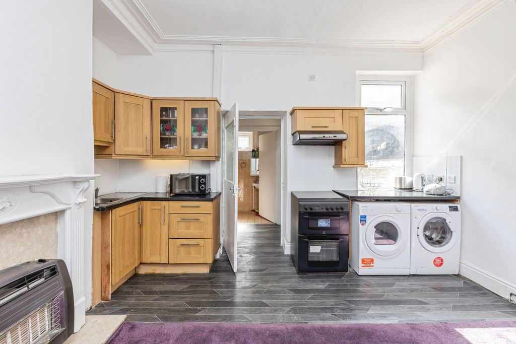 Property photo 2 of 23