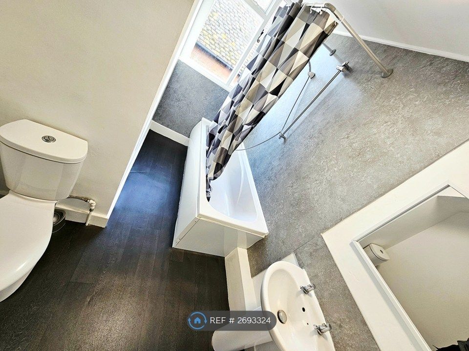 Property photo 2 of 6 Bathroom