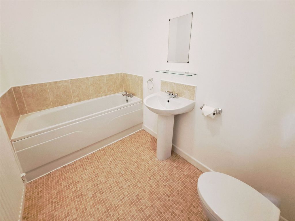 Property photo 3 of 9 Family Bathroom