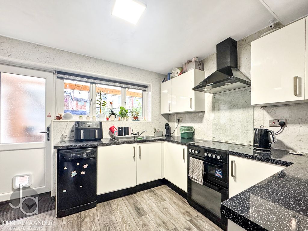 Property photo 3 of 15 20251017_090829713_0.5