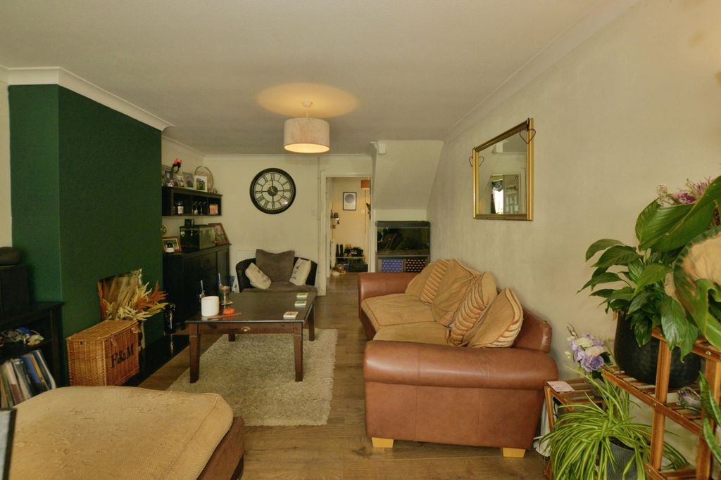 Property photo 3 of 15 Lounge