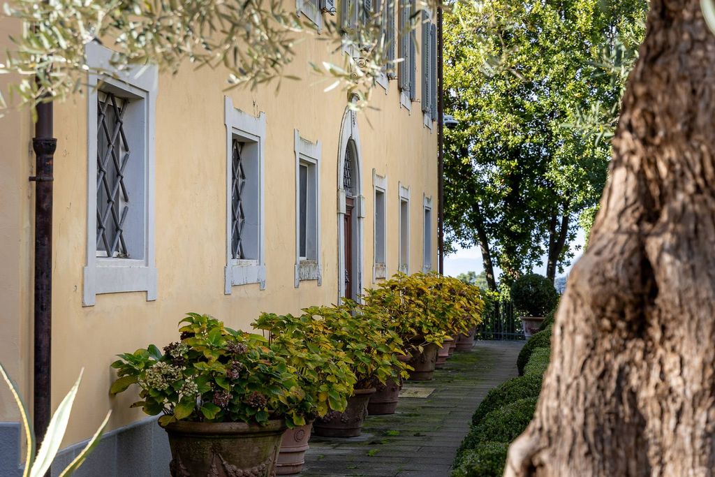 Property photo 1 of 41