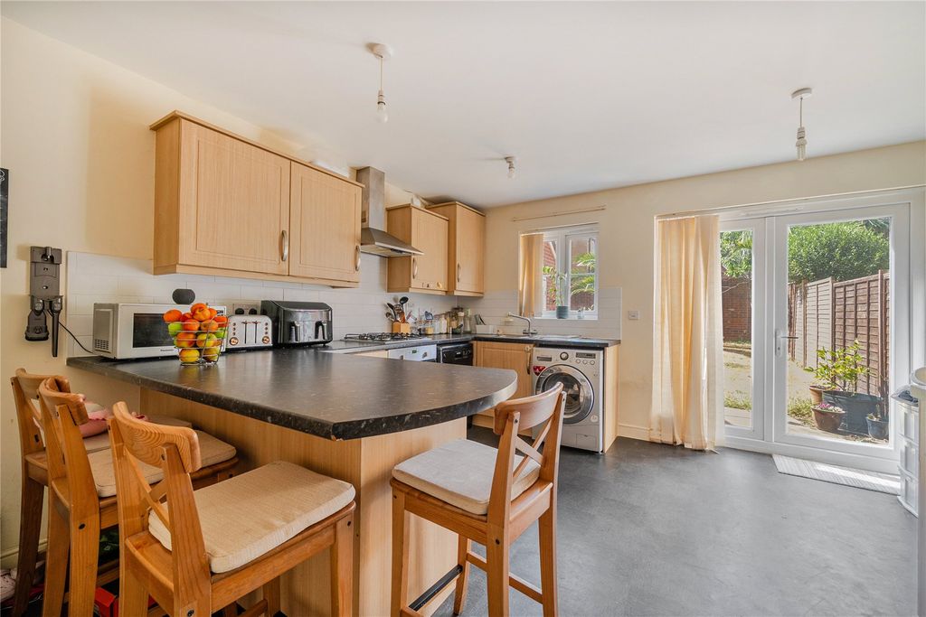 Property photo 2 of 12 Kitchen/Breakfast Rm
