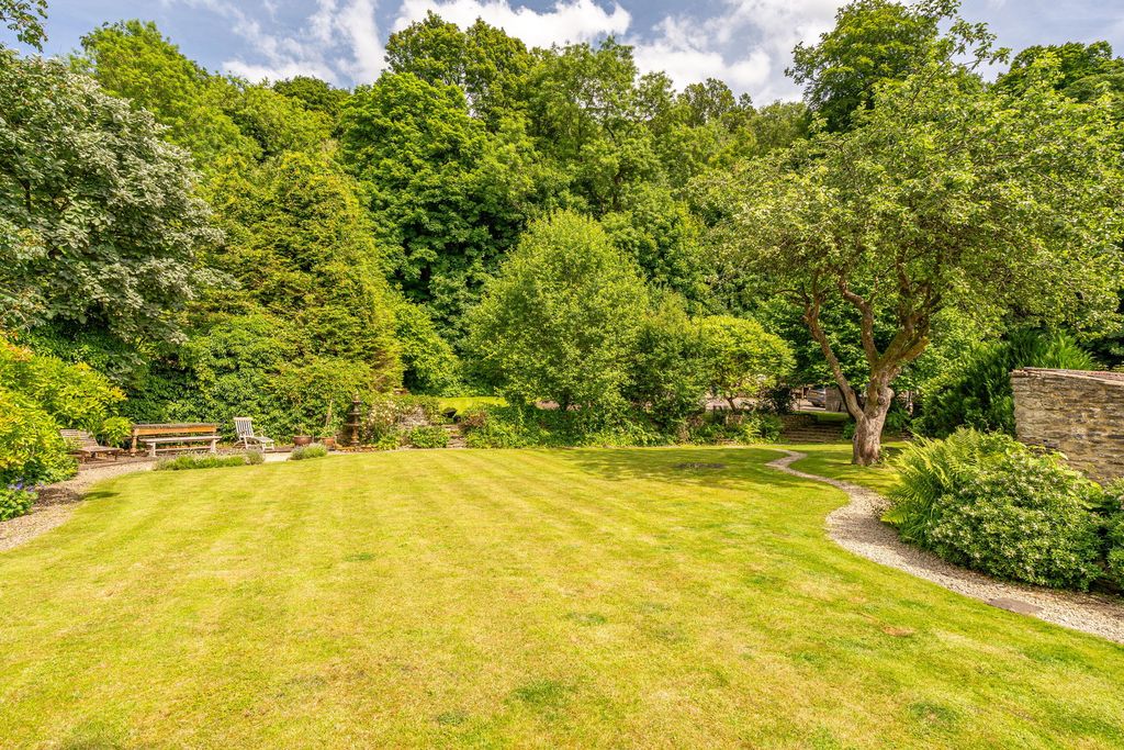 Property photo 2 of 21