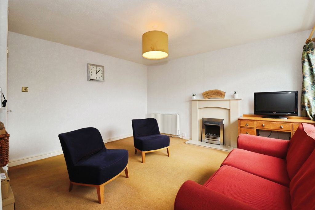 Property photo 2 of 19 Lounge