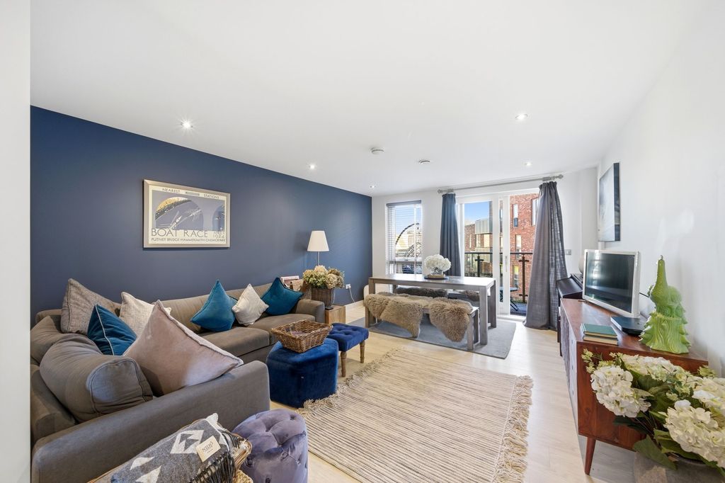 Property photo 2 of 23