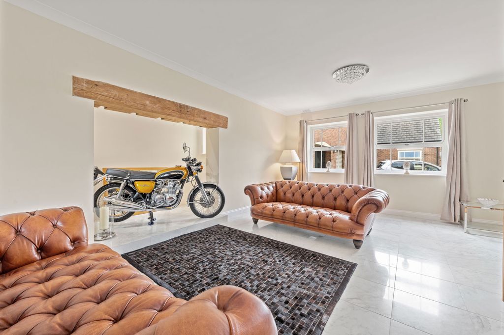 Property photo 3 of 36