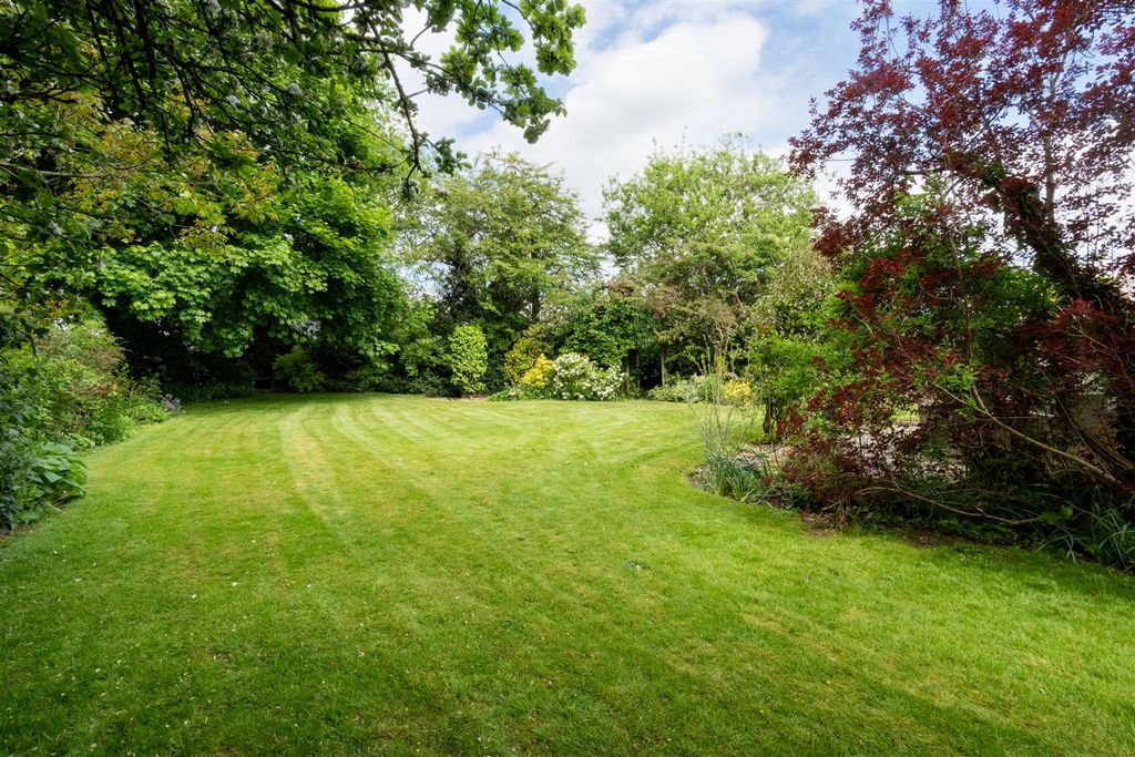 Property photo 3 of 28 Garden