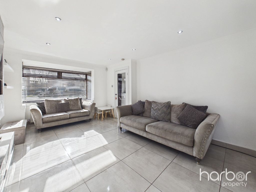 Property photo 3 of 18 4815935