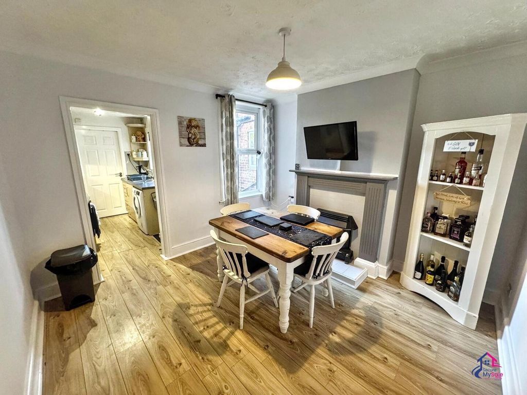 Property photo 3 of 13 Dining Room