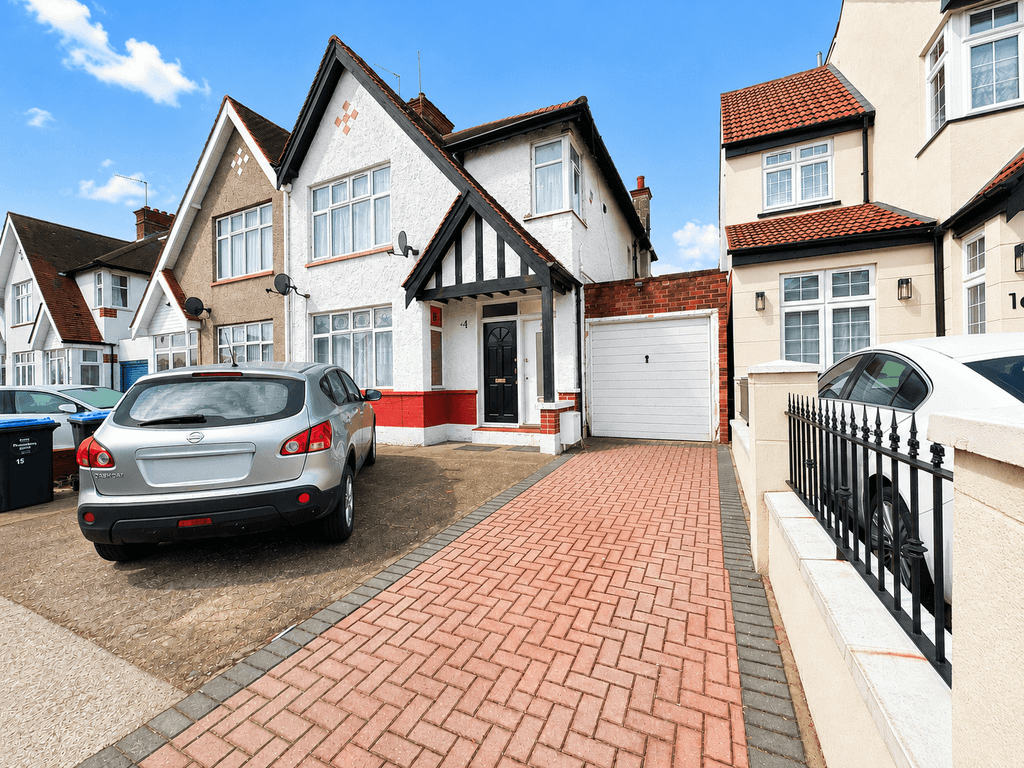 Property photo 1 of 11 Holland Road, Wembley, Middlesex, Ha0