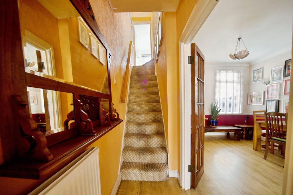 Property photo 2 of 17 Photo