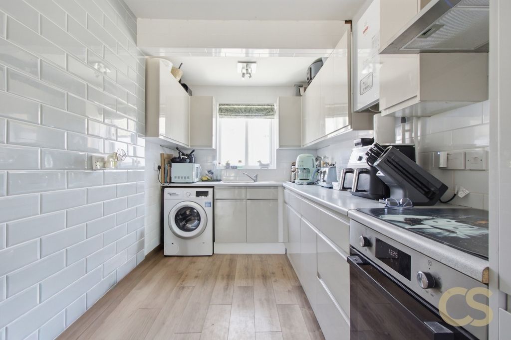 Property photo 2 of 16 5213154
