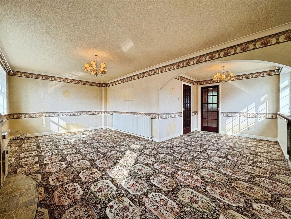 Property photo 3 of 20 Lounge/Diner