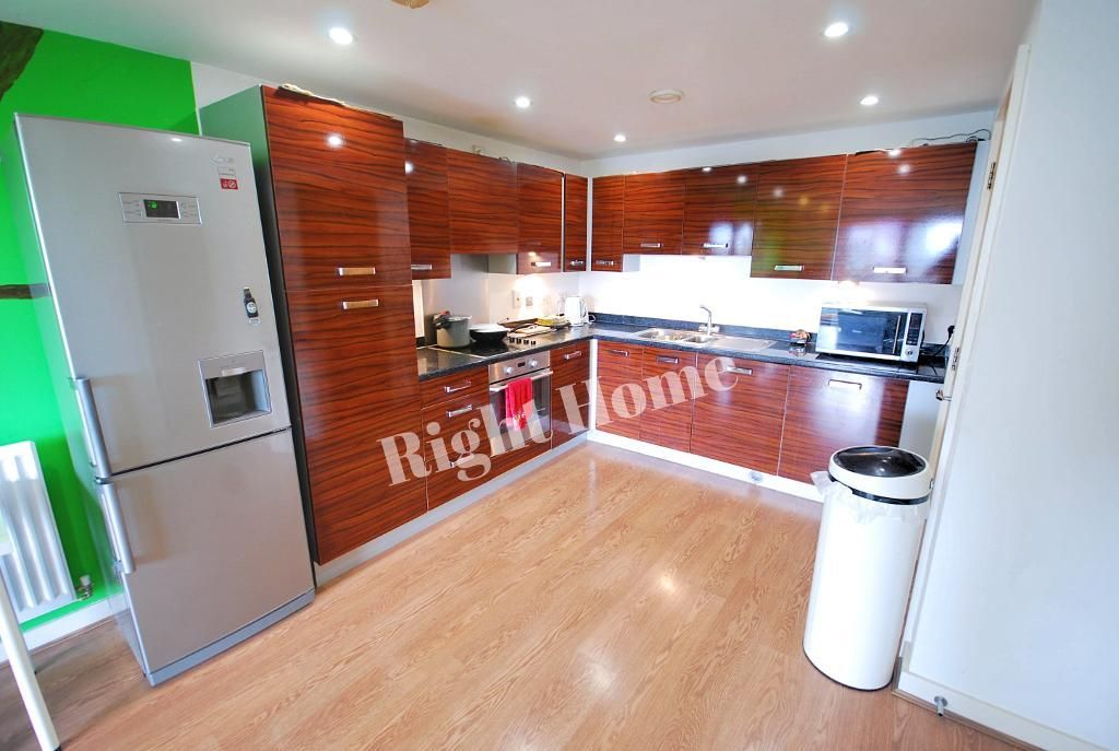 Property photo 3 of 8 Kitchen