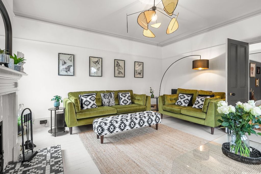 Property photo 3 of 42