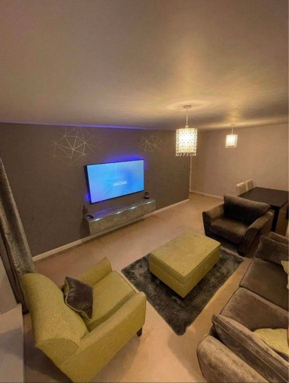 Property photo 1 of 10 Living Room