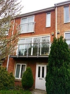 Property photo 1 of 17 4 Bedroom Town House For Rent