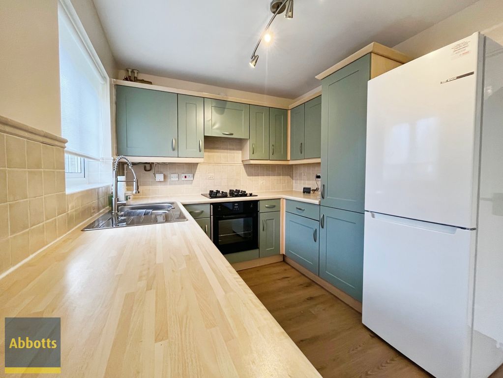 Property photo 2 of 11 Kitchen 1