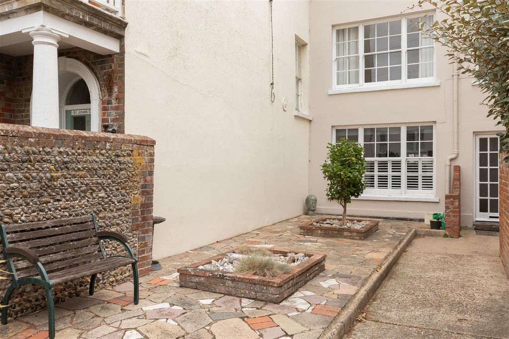 Property photo 2 of 19 Surrey Cottages_15.Jpg