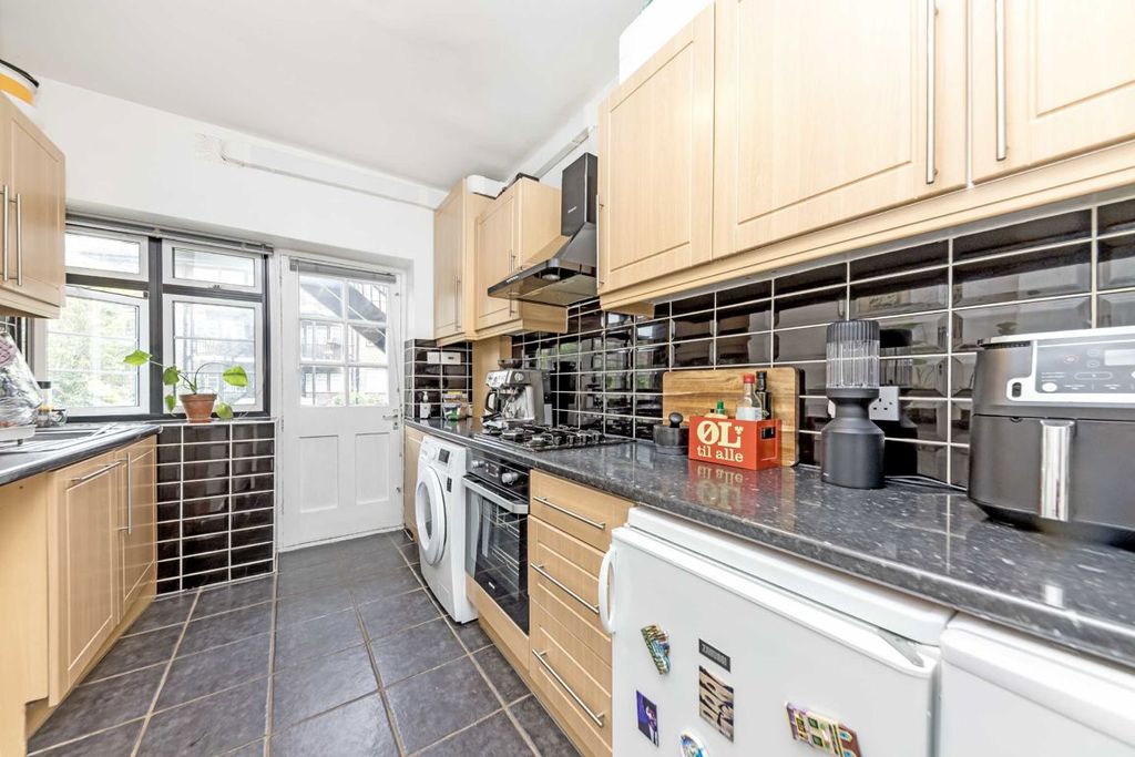 Property photo 3 of 5