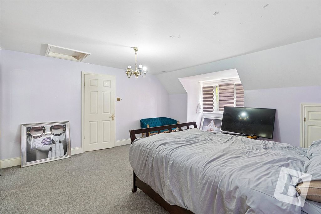 Property photo 2 of 16 Bedroom