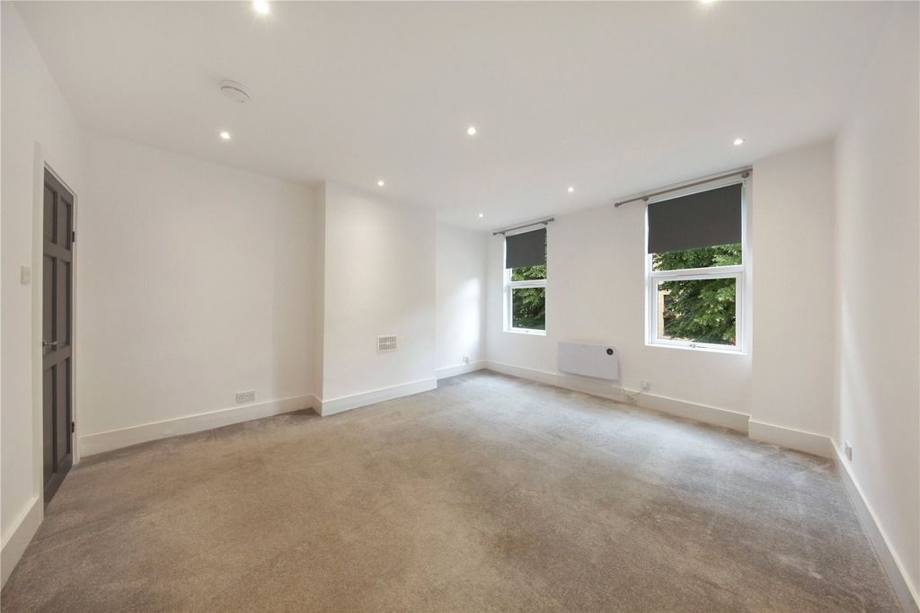 Property photo 3 of 8 Picture No. 06